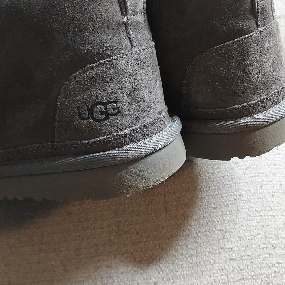 Uggs Neumel 11 Chukka Kids gray boots Sz 1